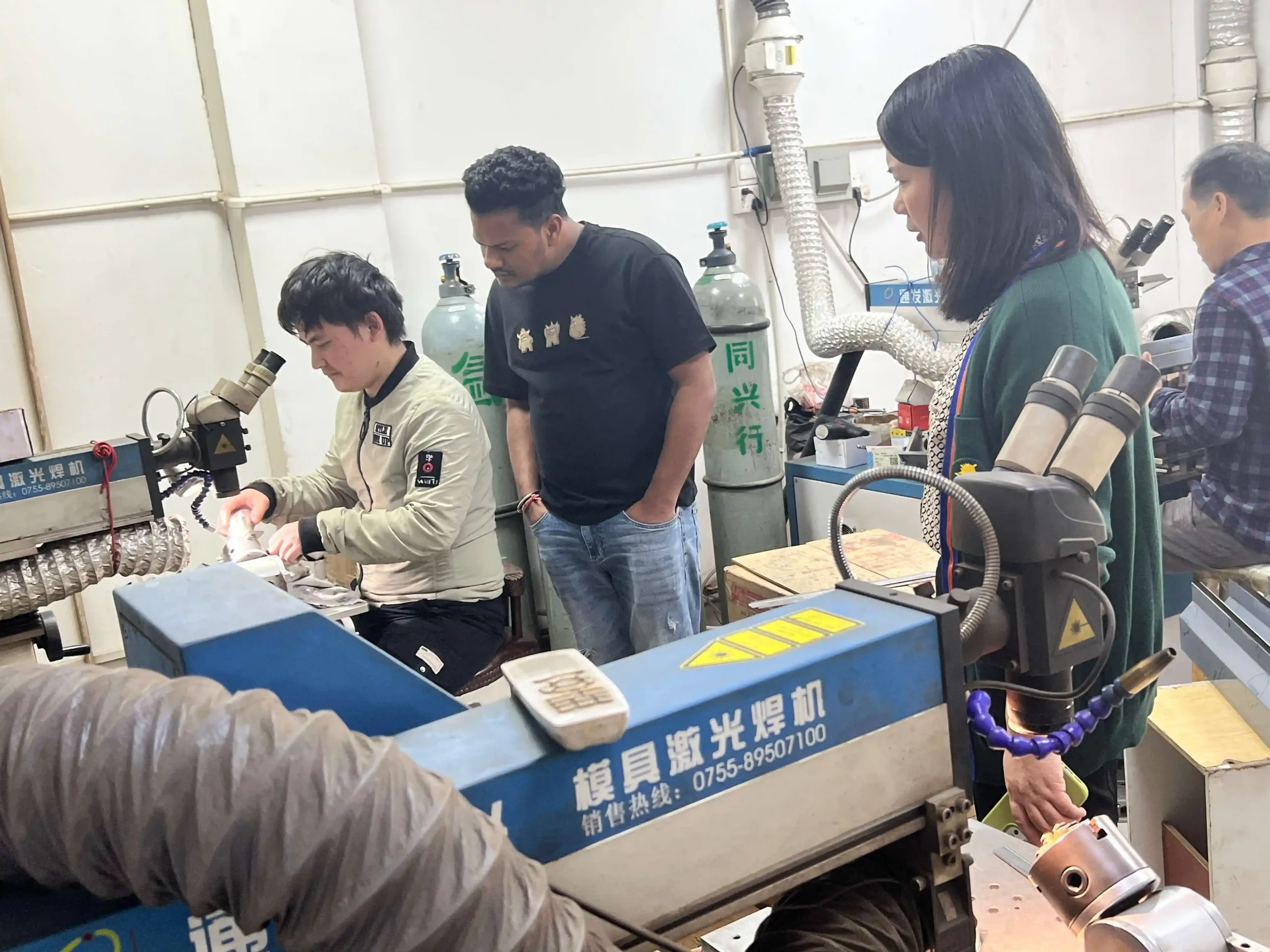 Customers Visit Our Factory, Gain In-Depth Understanding of High-Quality Products such as Air Knives, Rubber Rollers, Gears, and Wheels, and Fully Recognize Our Manufacturing Processes