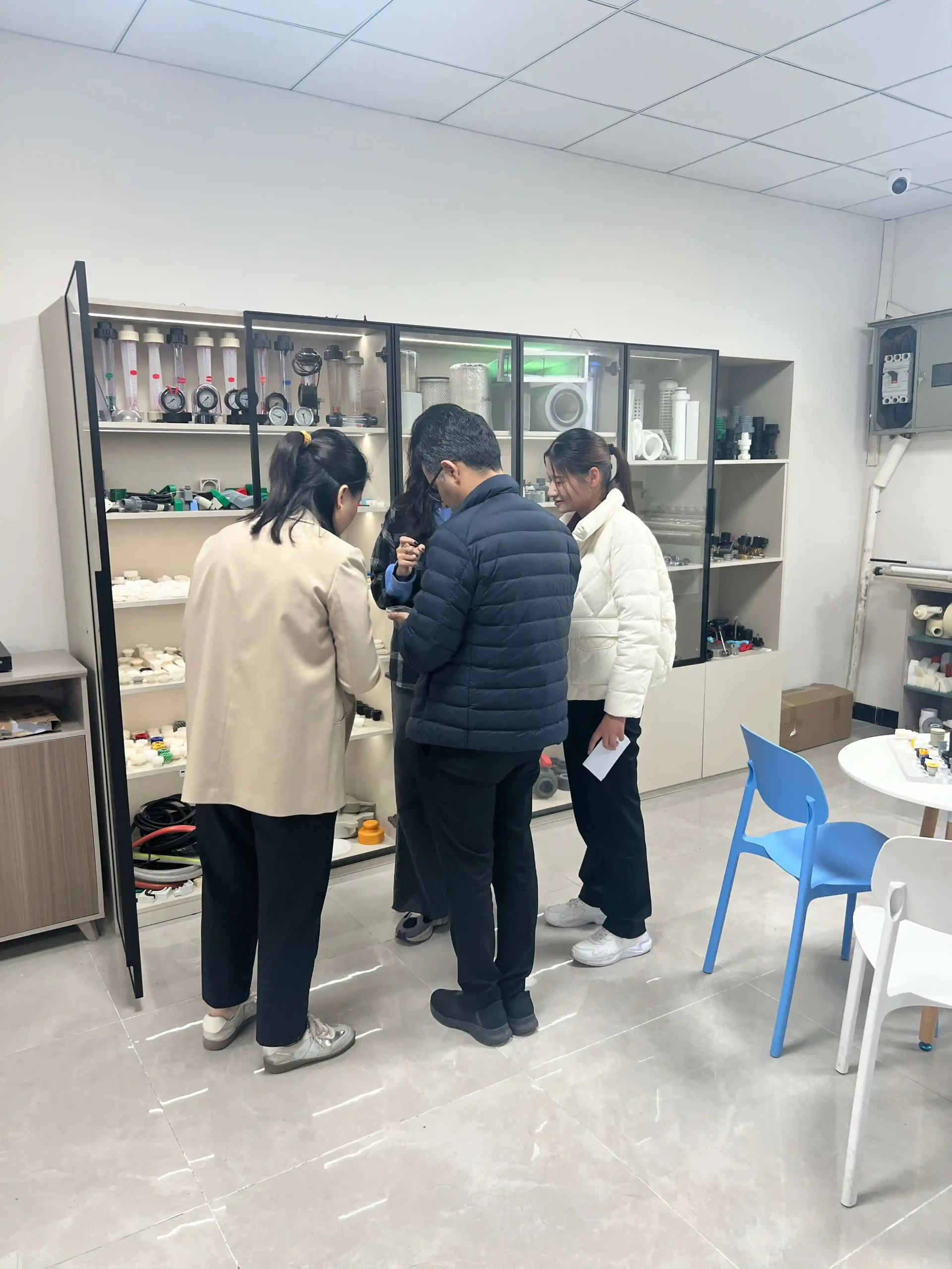 Customers Visit Our Factory, Gain In-Depth Understanding of High-Quality Products such as Air Knives, Rubber Rollers, Gears, and Wheels, and Fully Recognize Our Manufacturing Processes