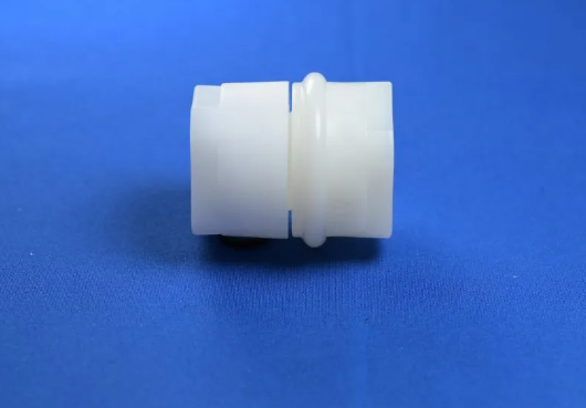 Flange roller guiding PCB boards for stable movement in a horizontal wet process line