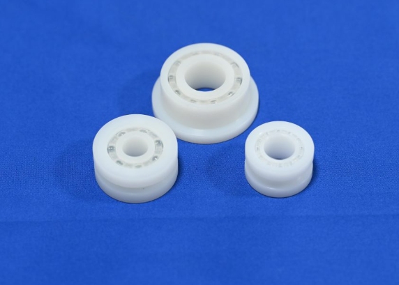 Middle rollers for PCB wet processing equipment supporting stable board transport and longer conveyor roller life